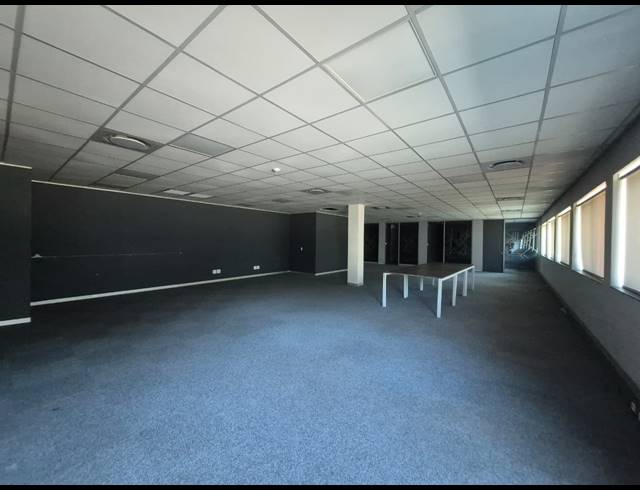 1,201M² OFFICE TO LET IN WAVERLEY